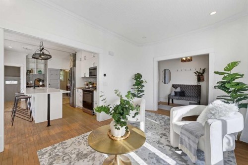1815 4 Street Nw, Calgary, AB - Indoor Photo Showing Living Room