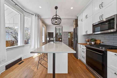 1815 4 Street Nw, Calgary, AB - Indoor Photo Showing Kitchen With Upgraded Kitchen