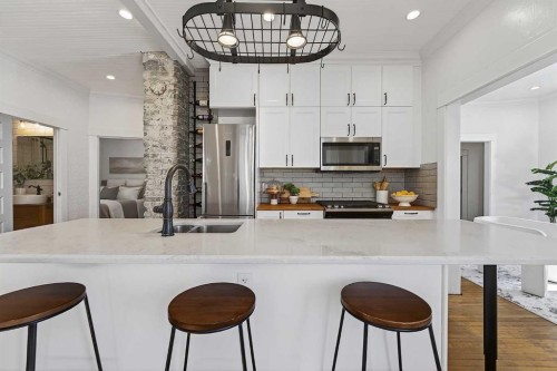 1815 4 Street Nw, Calgary, AB - Indoor Photo Showing Kitchen With Double Sink With Upgraded Kitchen