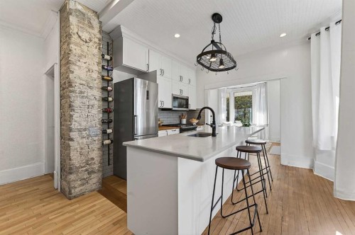 1815 4 Street Nw, Calgary, AB - Indoor Photo Showing Kitchen