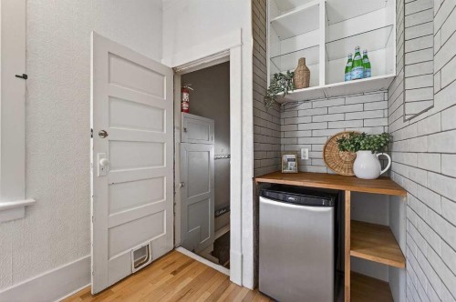 1815 4 Street Nw, Calgary, AB - Indoor Photo Showing Other Room