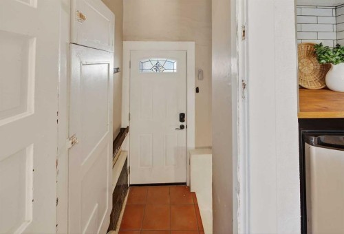 1815 4 Street Nw, Calgary, AB - Indoor Photo Showing Other Room
