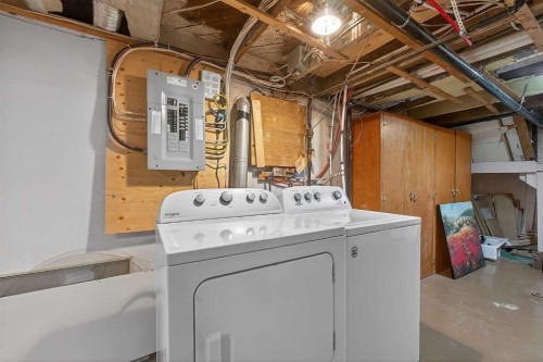 1815 4 Street Nw, Calgary, AB - Indoor Photo Showing Laundry Room