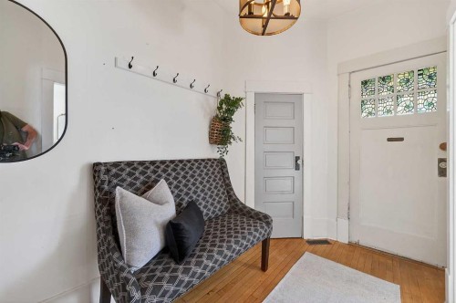 1815 4 Street Nw, Calgary, AB - Indoor