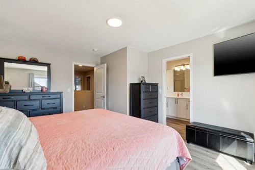 93 Wolf Gate, Okotoks, AB - Indoor Photo Showing Bedroom