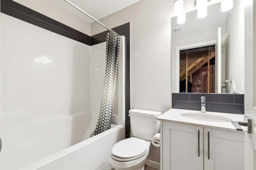93 Wolf Gate, Okotoks, AB - Indoor Photo Showing Bathroom