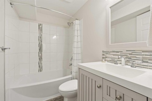68 Cranfield Place Se, Calgary, AB - Indoor Photo Showing Bathroom