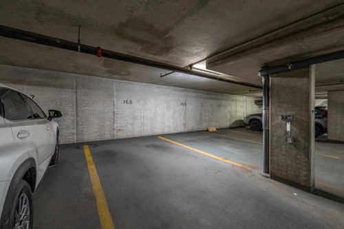 1004-1121 6 Avenue Sw, Calgary, AB - Indoor Photo Showing Garage
