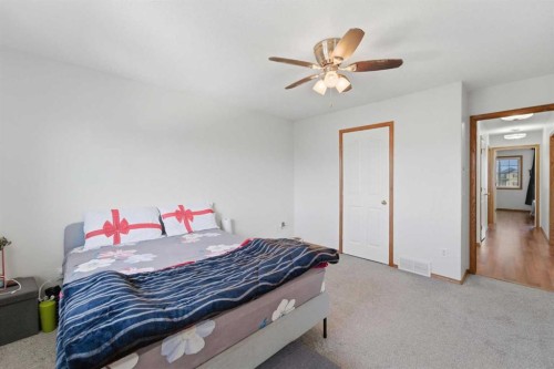 139 Saddlehorn Close Ne, Calgary, AB - Indoor Photo Showing Bedroom