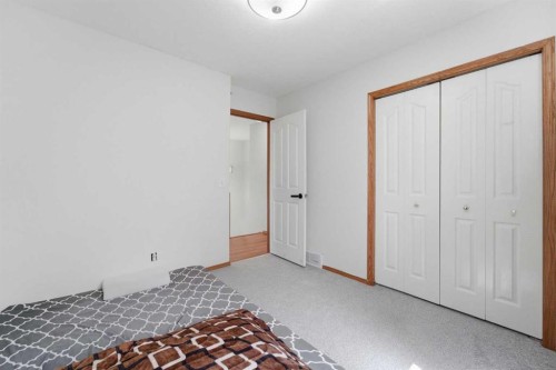139 Saddlehorn Close Ne, Calgary, AB - Indoor Photo Showing Bedroom