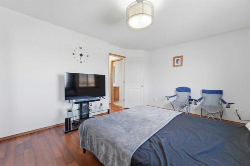 139 Saddlehorn Close Ne, Calgary, AB - Indoor Photo Showing Bedroom