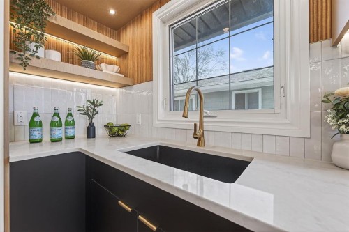 1607 Marlyn Way Ne, Calgary, AB - Indoor Photo Showing Kitchen