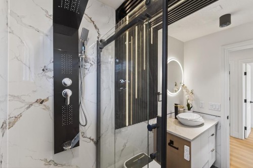 1607 Marlyn Way Ne, Calgary, AB - Indoor Photo Showing Bathroom