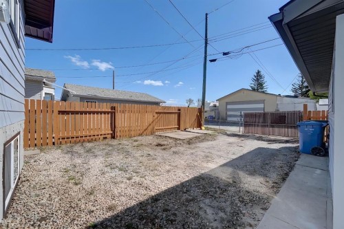 1607 Marlyn Way Ne, Calgary, AB - Outdoor