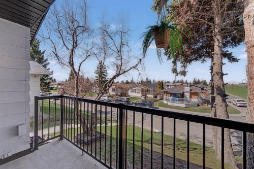 1607 Marlyn Way Ne, Calgary, AB - Outdoor