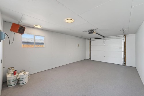 1607 Marlyn Way Ne, Calgary, AB - Indoor Photo Showing Garage