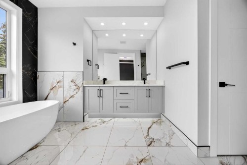 107 Hartford Road Nw, Calgary, AB - Indoor Photo Showing Other Room