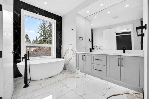 107 Hartford Road Nw, Calgary, AB - Indoor Photo Showing Bathroom