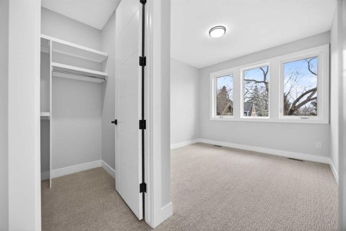 107 Hartford Road Nw, Calgary, AB - Indoor Photo Showing Other Room