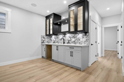 107 Hartford Road Nw, Calgary, AB - Indoor Photo Showing Other Room
