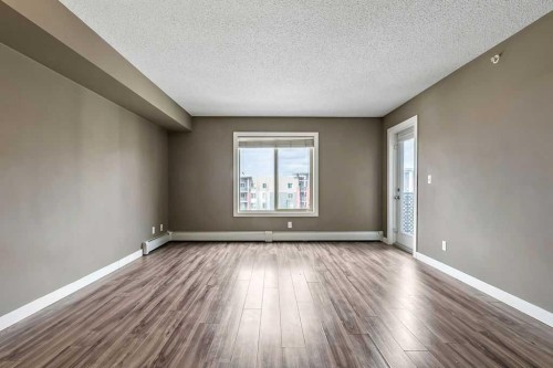 9410-403 Mackenzie Way Sw, Airdrie, AB - Indoor Photo Showing Other Room