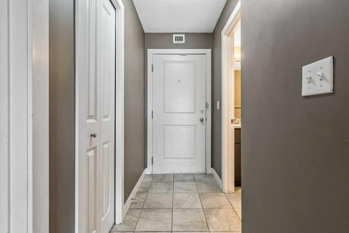 9410-403 Mackenzie Way Sw, Airdrie, AB - Indoor Photo Showing Other Room