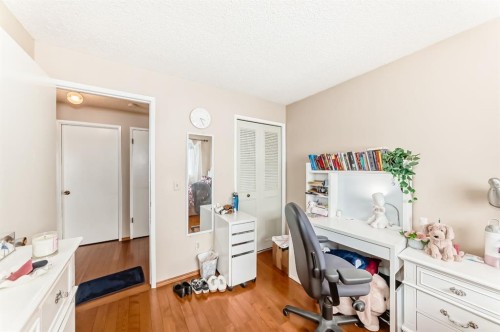 76 Edgewood Drive Nw, Calgary, AB - Indoor Photo Showing Office