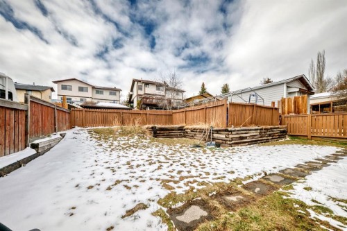 76 Edgewood Drive Nw, Calgary, AB - Outdoor