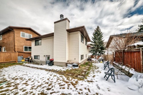 76 Edgewood Drive Nw, Calgary, AB - Outdoor
