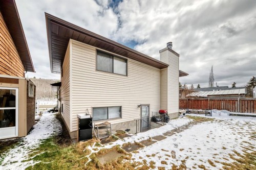 76 Edgewood Drive Nw, Calgary, AB - Outdoor With Exterior