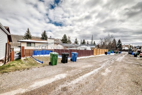 76 Edgewood Drive Nw, Calgary, AB - Outdoor