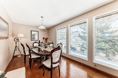 76 Edgewood Drive Nw, Calgary, AB - Indoor Photo Showing Dining Room