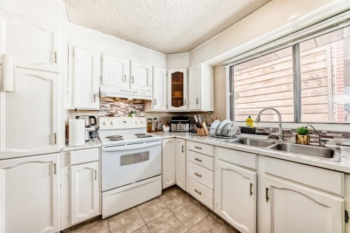 76 Edgewood Drive Nw, Calgary, AB - Indoor Photo Showing Kitchen With Double Sink