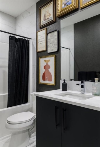 512-8155 8 Avenue Sw, Calgary, AB - Indoor Photo Showing Bathroom