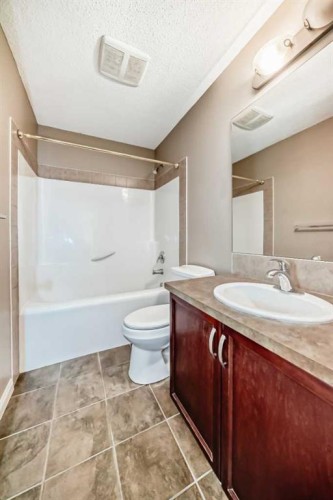 60 Sunset Circle, Cochrane, AB - Indoor Photo Showing Bathroom