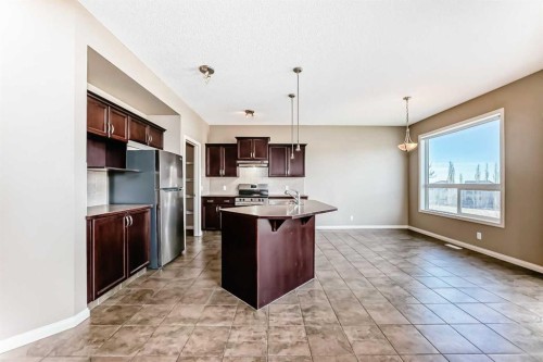 60 Sunset Circle, Cochrane, AB - Indoor Photo Showing Kitchen