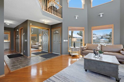 131 Edgebrook Circle Nw, Calgary, AB - Indoor Photo Showing Living Room