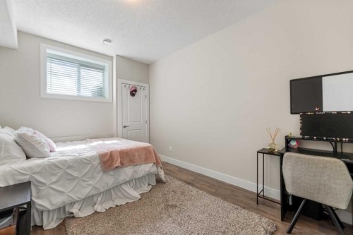 125 Kinniburgh Loop, Chestermere, AB - Indoor Photo Showing Bedroom