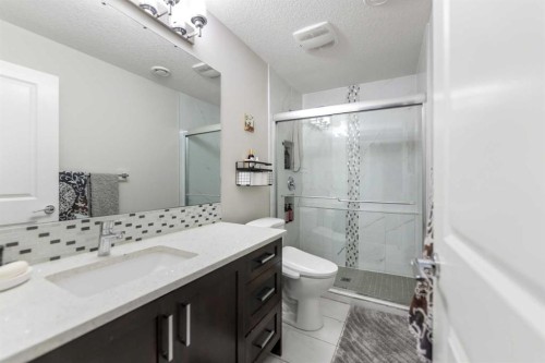 125 Kinniburgh Loop, Chestermere, AB - Indoor Photo Showing Bathroom