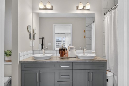 20 Carrington Circle Nw, Calgary, AB - Indoor Photo Showing Bathroom