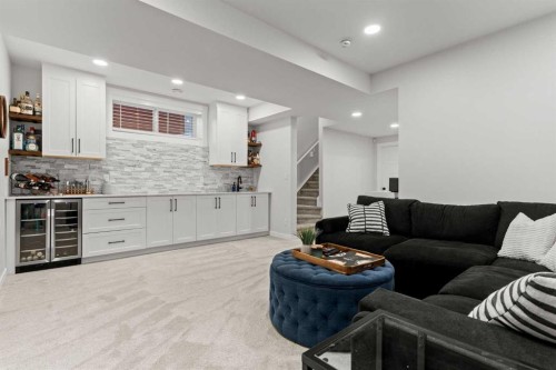 47 Wolf Willow Boulevard Se, Calgary, AB - Indoor Photo Showing Living Room