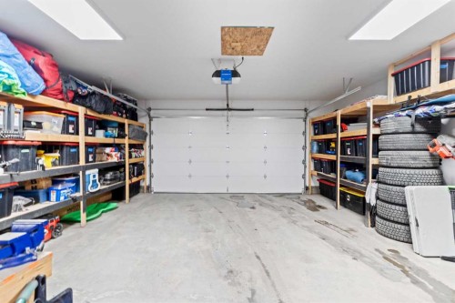 47 Wolf Willow Boulevard Se, Calgary, AB - Indoor Photo Showing Garage