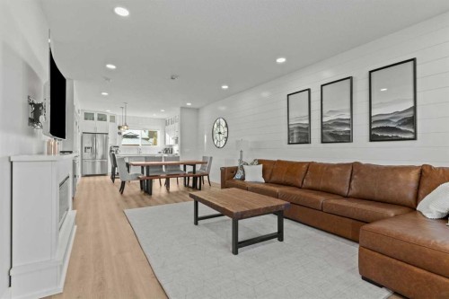 47 Wolf Willow Boulevard Se, Calgary, AB - Indoor Photo Showing Living Room