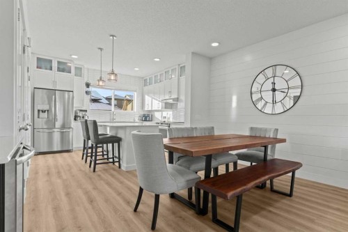 47 Wolf Willow Boulevard Se, Calgary, AB - Indoor Photo Showing Dining Room