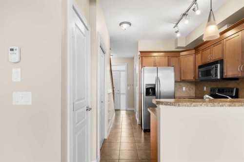 9-181 Rockyledge View Nw, Calgary, AB - Indoor Photo Showing Kitchen