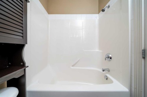 9-181 Rockyledge View Nw, Calgary, AB - Indoor Photo Showing Bathroom