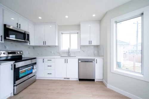 88 Applemont Close Se, Calgary, AB - Indoor Photo Showing Kitchen