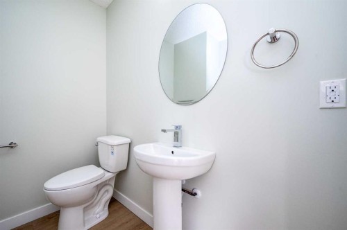 88 Applemont Close Se, Calgary, AB - Indoor Photo Showing Bathroom