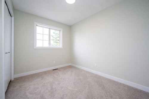 88 Applemont Close Se, Calgary, AB - Indoor Photo Showing Other Room