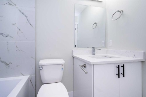 88 Applemont Close Se, Calgary, AB - Indoor Photo Showing Bathroom